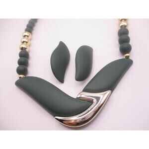 vintage MCM plastic green demi parure bib necklace 18" pierced earrings 0286